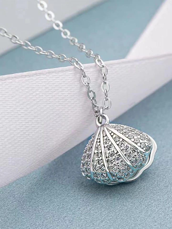 Ocean Chic: Stainless Steel Sea Shell Necklace for Women